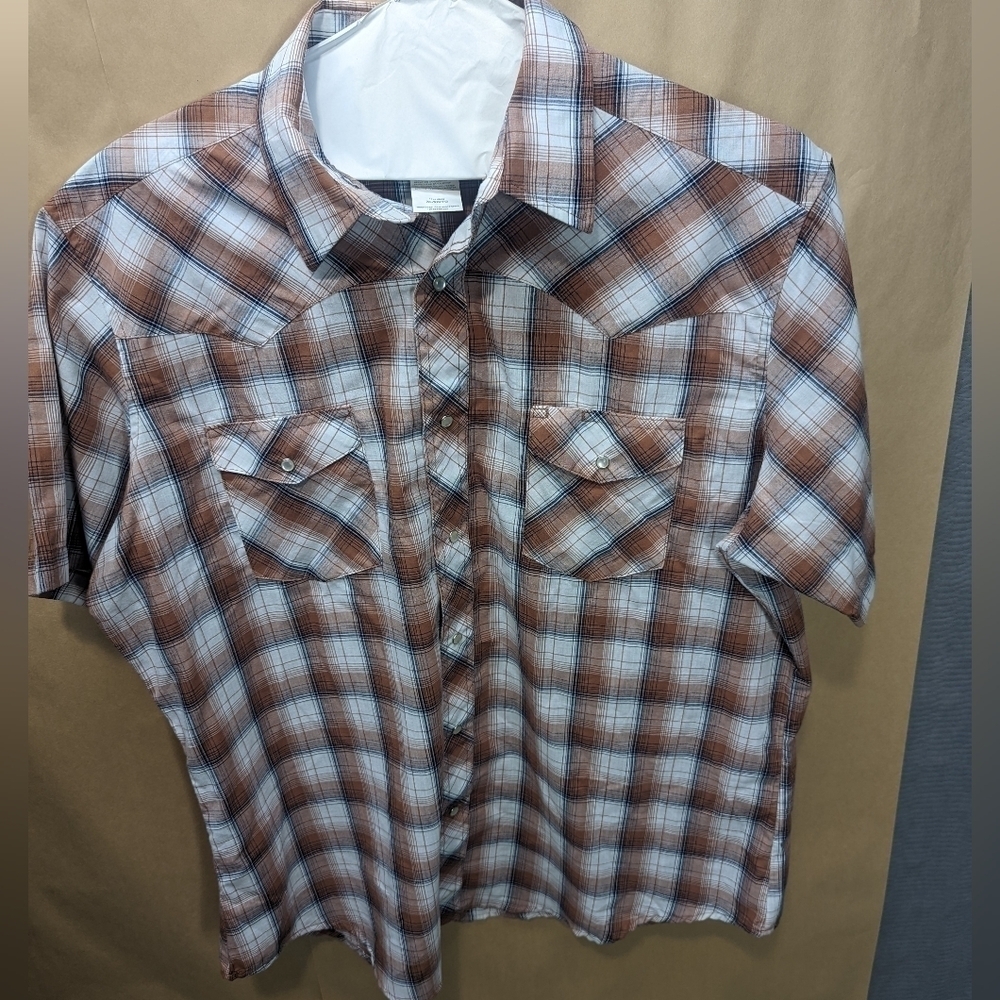 Wrangler Western Wear men's XL plaid short sleeve brown/white cotton/poly shirt.